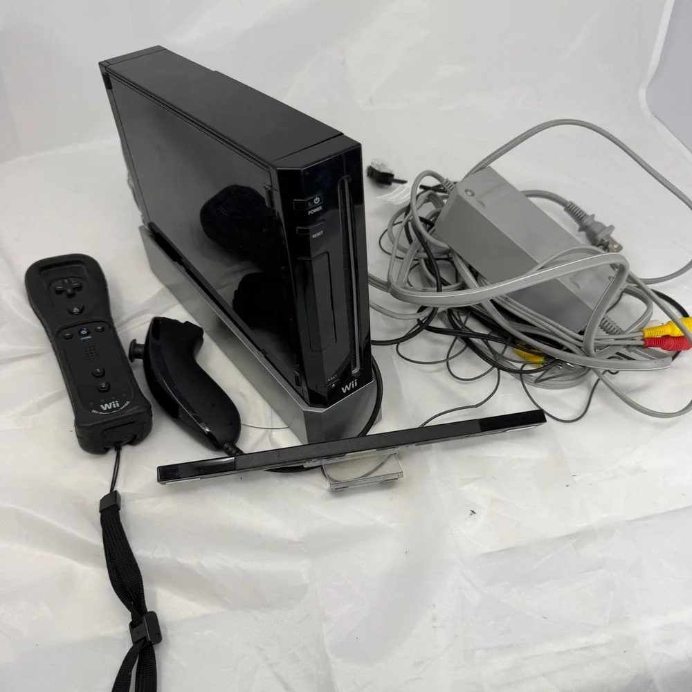 Nintendo Wii Console Black RVL-001 Bundle GameCube Compatible Remotes & Nunchuk